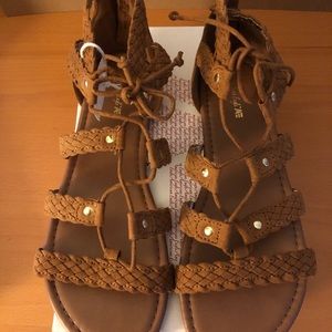 AMERICAN EAGLE GLADIATOR SANDALS NWT (06-04132020)